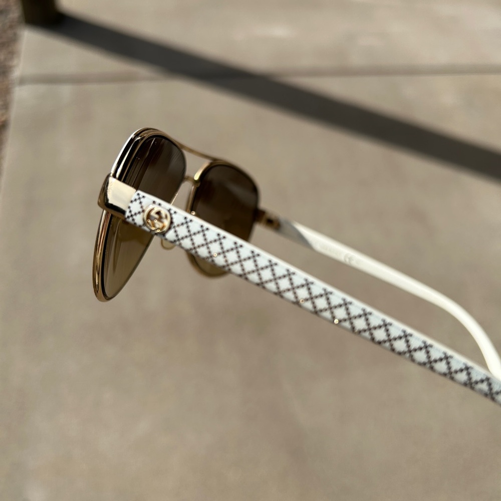 Gucci Gold and Pearl Aviator Sunglasses with Patterned Arms - Picture 6 of 7